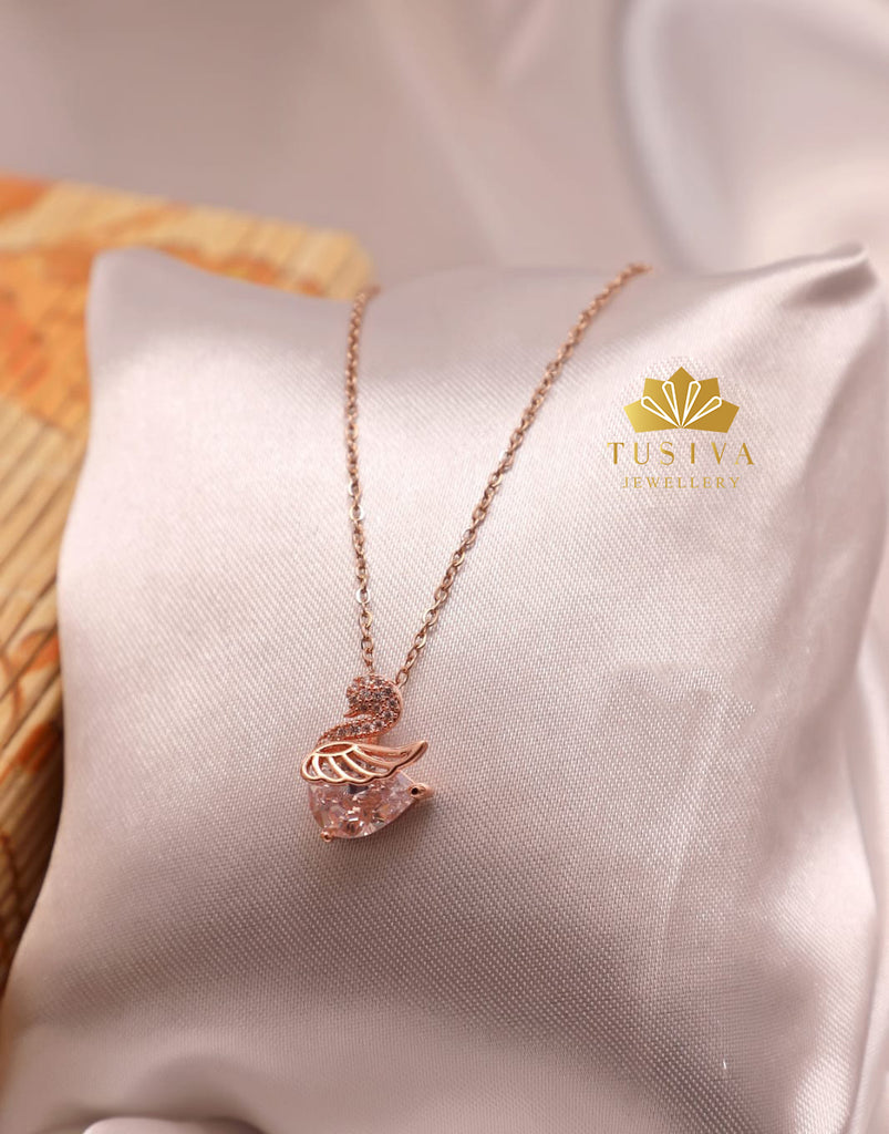 Buy SUKAI JEWELS Charming Interlocked Heart Ring Design Pendant